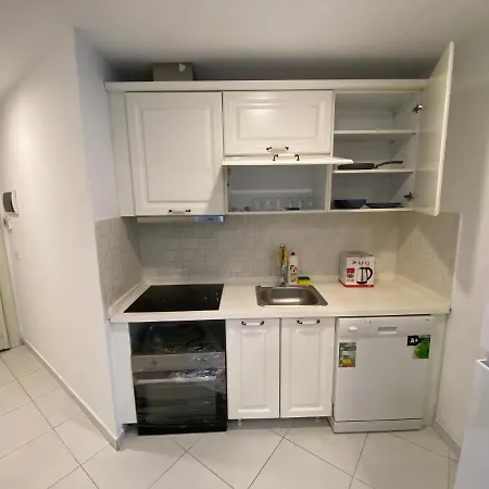 Cosy House Pool-gym-wifi-air Conditioner-car Park Apartment *