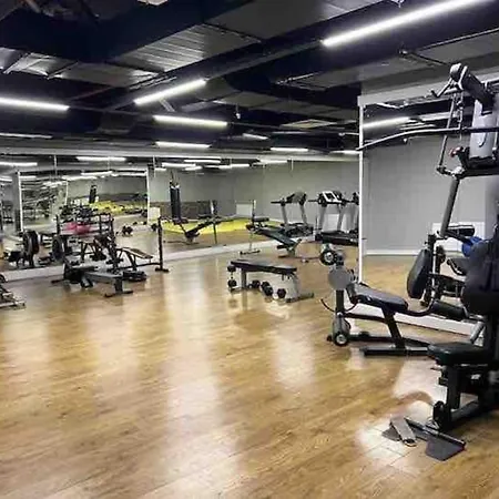 Apartment Cosy House Pool-gym-wifi-air Conditioner-car Park