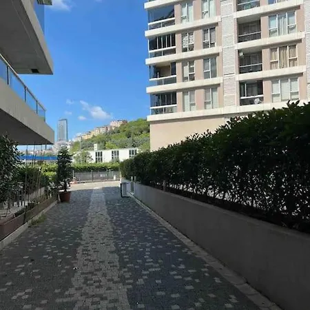 Cosy House Pool-gym-wifi-air Conditioner-car Park Apartment *